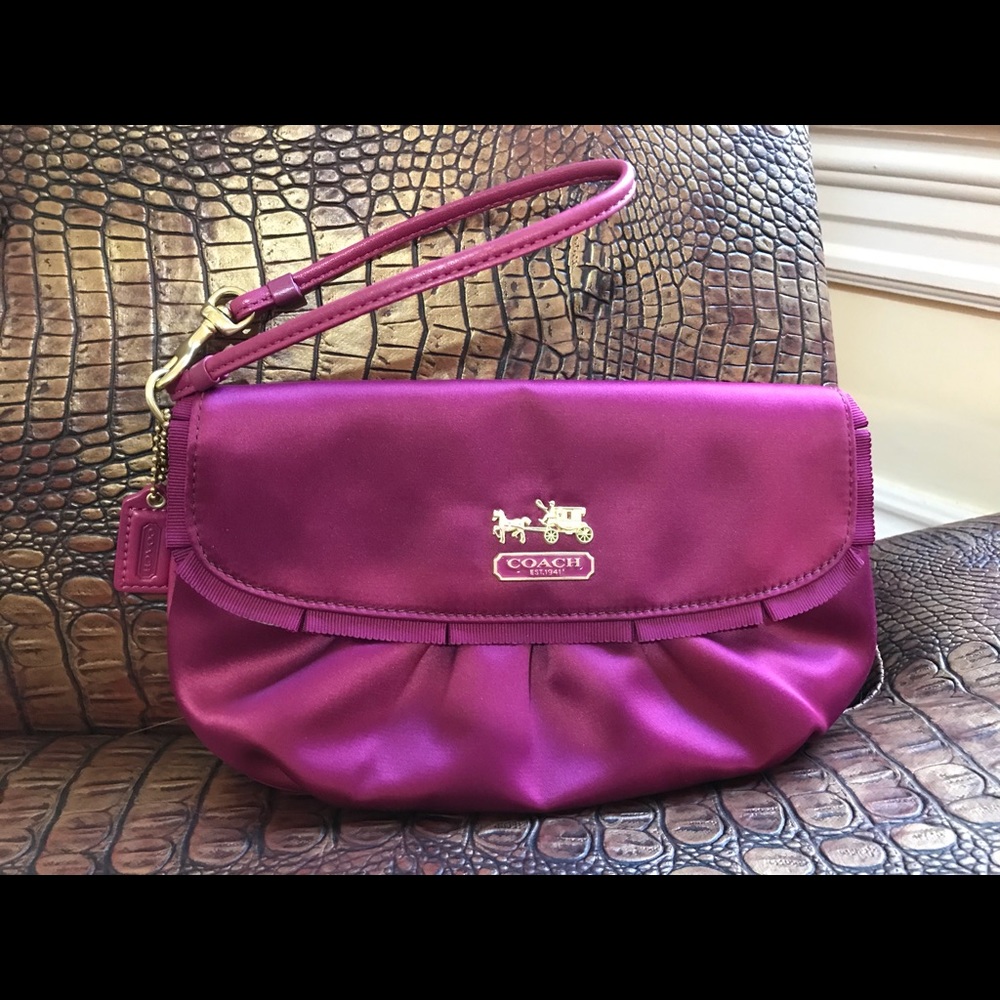 Coach Wristlet Purple Sateen